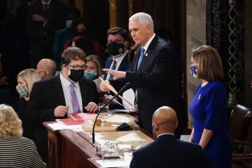 Mike Pence laporkan penemuan dokumen rahasia di rumahnya