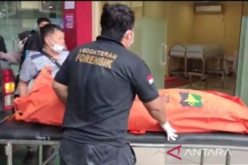 Dua jenazah korban pembunuhan Wowon tiba di RS Polri