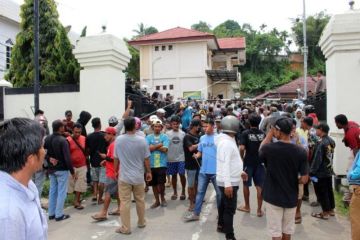 Isu Penculikan Anak, Seorang Perempuan Tewas Dibakar Warga