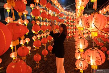 Wisata lampion Imlek di Maha Vihara Maitreya