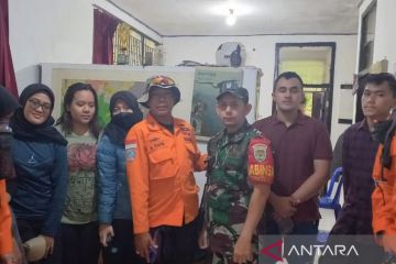 Tim SAR evakuasi sembilan pendaki Gunung Gede-Pangrango