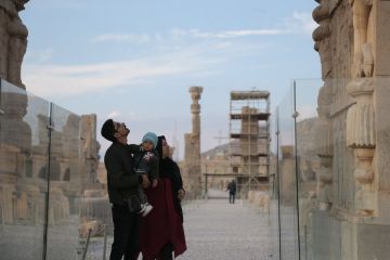 Mengunjungi reruntuhan Persepolis di Iran