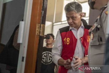 Hendra Kurniawan dituntut hukuman tiga tahun penjara