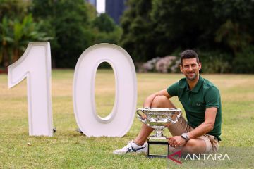 Novak Djokovic rayakan juara ke-10 kalinya di Australian Open