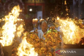 Umat Tridharma gelar persembahyangan King Thien Kong agar jauh dari bencana