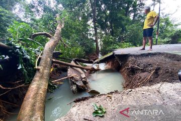 Akses utama ke wisata Sabang lumpuh total akibat belasan titik longsor