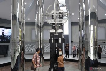 Renovasi interior Tugu Khatulistiwa selesai