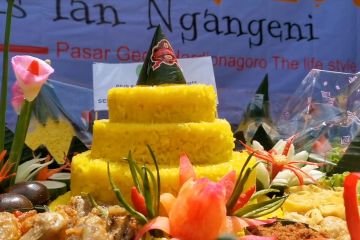 93 tumpeng dibagikan gratis peringati ulang tahun Pasar Gede Solo