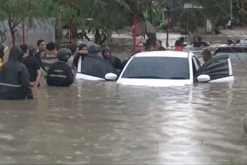 Satu orang meninggal dunia akibat banjir di perum Dinar Indah Semarang