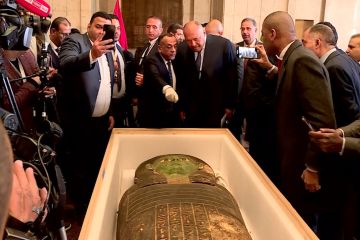 Artefak kuno peti mati hijau milik Mesir dipulangkan dari AS