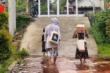 Banjir Pekalongan surut, pengungsi mulai pulang