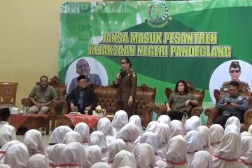 Jaksa masuk pesantren, cara Kejari sosialisasi hukum ke santri