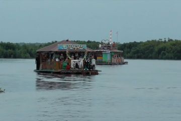 Masyarakat ramai kunjungi wisata air hitam Sebangau