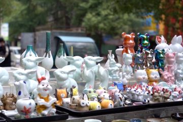 Porselen untuk Tahun Kelinci populer di Jingdezhen China