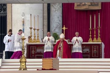Prosesi pemakaman Paus Emeritus Benediktus dimulai