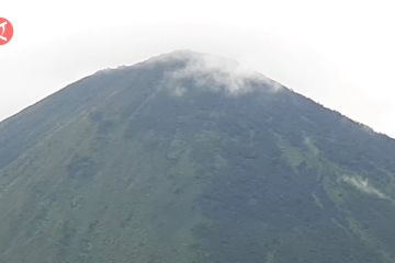 Tim gabungan selamatkan enam pendaki Gunung Lemongan yang tersesat