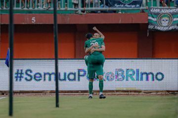 Pemain Persebaya Leo Lelis absen saat lawan Borneo FC di Liga 1