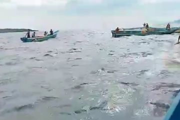 Basarnas temukan 2 penumpang long boat yang hilang di perairan Taliabu