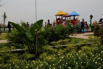 169 taman di Surabaya dilengkapi fasilitas bermain anak