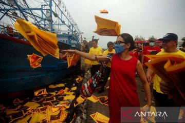 Kirab Toa Pe Kong dan sembahyang  Thay Kwan Tay Tee di Pelabuhan Tegal