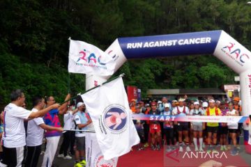 200 pelari ultra 100 km ikuti "Run Against Cancer" di Magelang