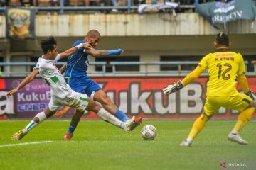 David Da Silva minta Persib tidak larut dalam kekalahan