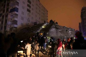 Gempa bermagnitudo 7,8 guncang Turki
