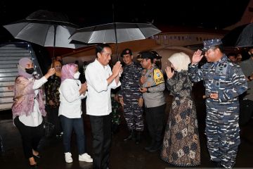 Presiden Jokowi-Iriana tiba di Sidoarjo untuk hadiri Satu Abad NU