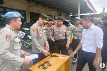 Kapolres Tabalong periksa senjata api dan kendaraan dinas anggota