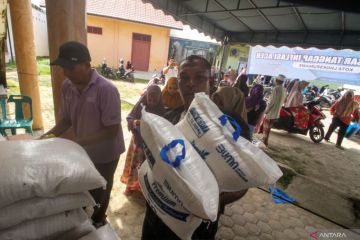 FOTO - Operasi Pasar Sembako Murah di Lhokseumawe