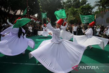 Meriahnya karnaval budaya nusantara satu abad NU