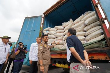 Hasil panen raya dari provinsi produsen beras mulai didistribusikan
