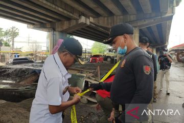 Pemkot Semarang tertibkan puluhan lapak PKL Tanjung Mas