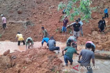 TNI dan Polri bantu pencarian korban tertimbun longsor di Nagan Raya