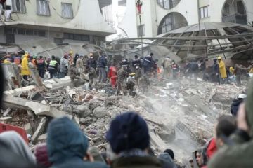 Tim penyelamat gempa bumi China mendarat di Turki