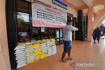 Bulog gelontorkan 327 ton beras untuk operasi pasar di Banyumas