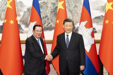 Presiden China Xi Jinping bertemu PM Kamboja Hun Sen