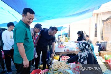 Gubernur Sulsel memantau harga bahan pokok di pasar tradisional Malino