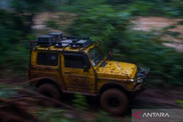 Serunya lomba jelajah Alas Roban dengan mobil offroad