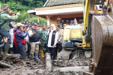 Turun ke lokasi, Khofifah cek penanganan banjir bandang di Bondowoso