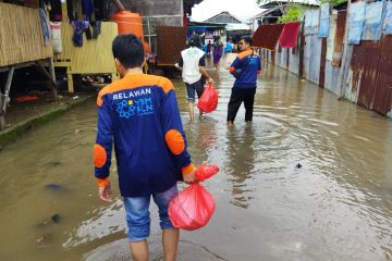 PLN salurkan bantuan makanan siap saji untuk korban banjir Makassar