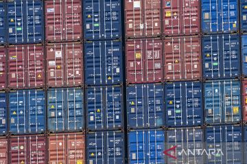 Neraca perdagangan Indonesia catat surplus 33 bulan berturut-turut
