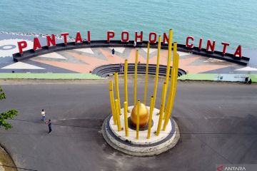 Kawasan Pantai Pohon Cinta Pohuwato