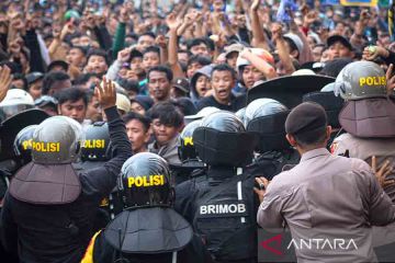 Kericuhan suporter di Stadion Jatidiri Semarang