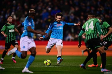 Napoli semakin jauhi kejaran Inter setelah kalahkan Sassuolo 2-0