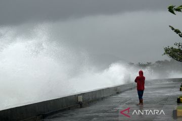 BMKG imbau masyarakat waspadai gelombang laut setinggi empat meter