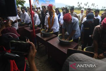 Mentan ajari petani Sigi cara membuat pupuk organik Biosaka