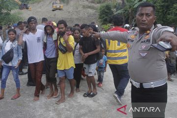 Akses jalan Kupang - Timor Leste terputus akibat longsor