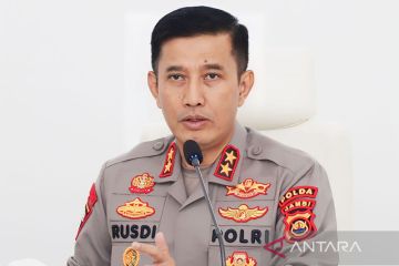 Kemarin, heli Kapolda Jambi mendarat darurat hingga babat mafia bola