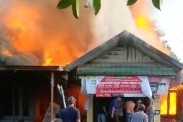 Rumah nelayan di dekat Plaza Kalibaru Jakarta Utara kebakaran